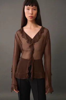Blusa semitransparente con volantes de Mango en Blusas para argentina