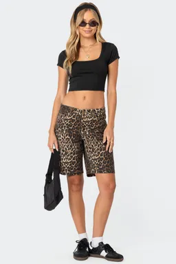 Bermudas denim tiro bajo animal print de Edikted en Shorts para argentina