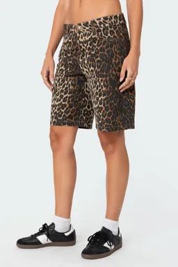 Bermudas denim tiro bajo animal print de Edikted en Shorts para argentina