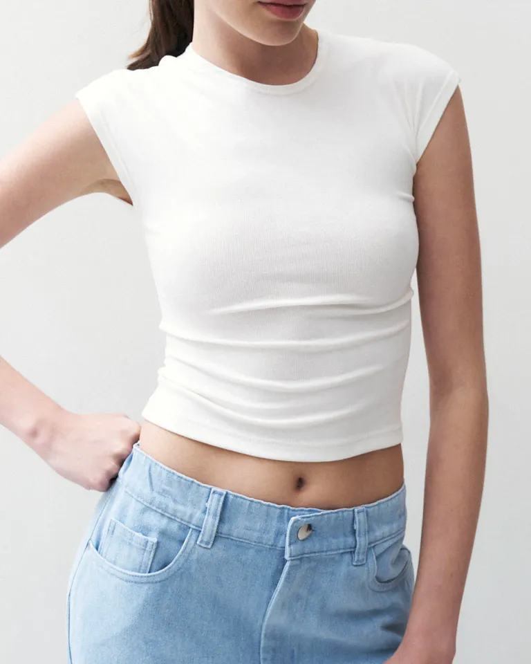 Remera básica sin sisas, diseño versátil y cómodo para un look casual y elegante de Sky en Remeras para argentina