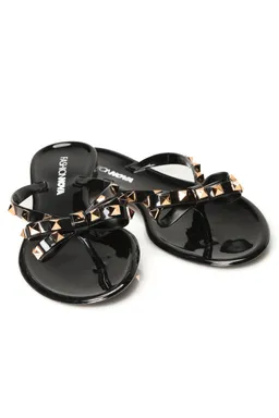 Sandalia chata studded sister negra de Fashion Nova en Sandalias para argentina