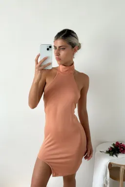 Vestido Cuello Alto de Benka en Vestidos para argentina