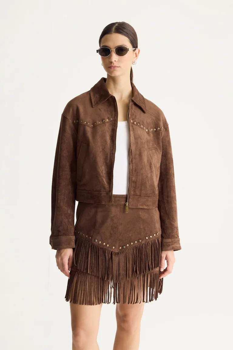 Chaqueta de ante con flecos y tachas, un must-have de la temporada de Portsaid en Chaquetas para argentina