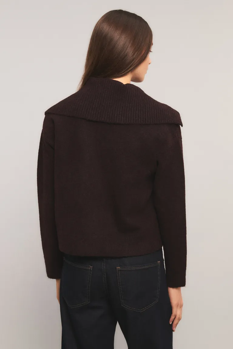 Cardigan tejido con cuello solapa y cierre frontal de botones metálicos de Kosiuko en Buzos y Sweaters para argentina