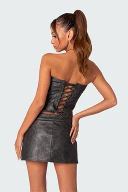 Corset cuero sintético ziva de Edikted en Tops para argentina