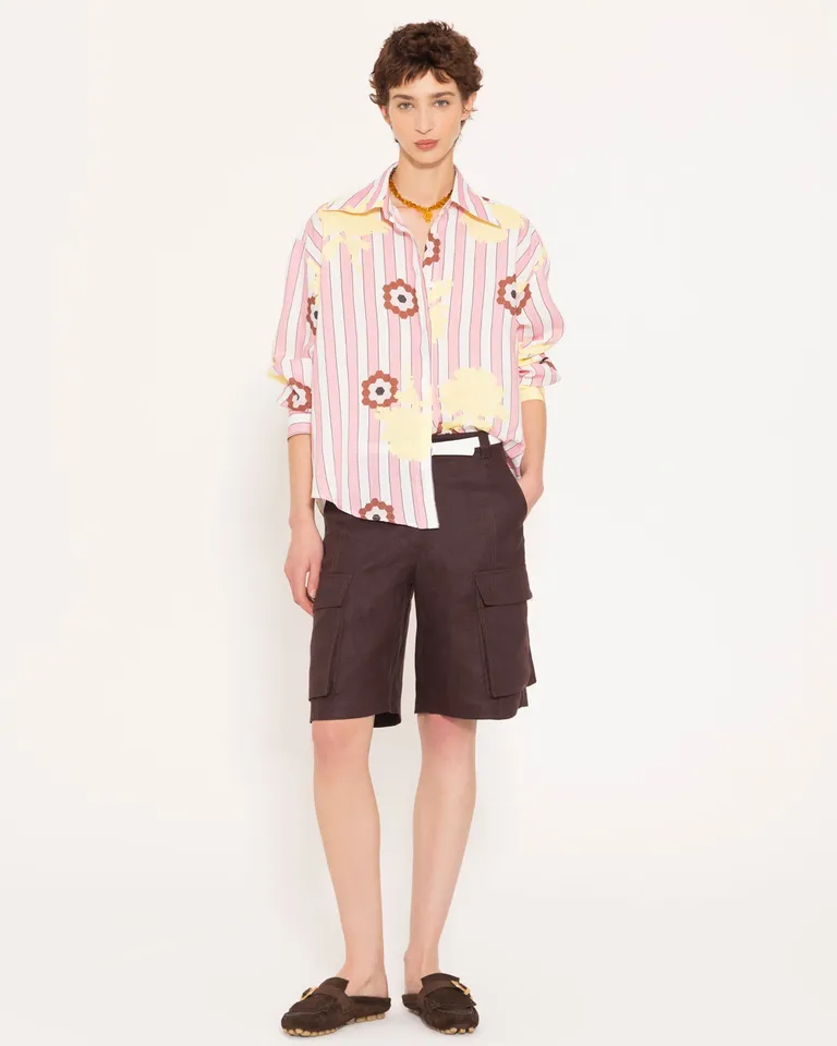 Bermuda clara de lino con bolsillos y detalles bordados de Jazmin Chebar en Shorts para argentina