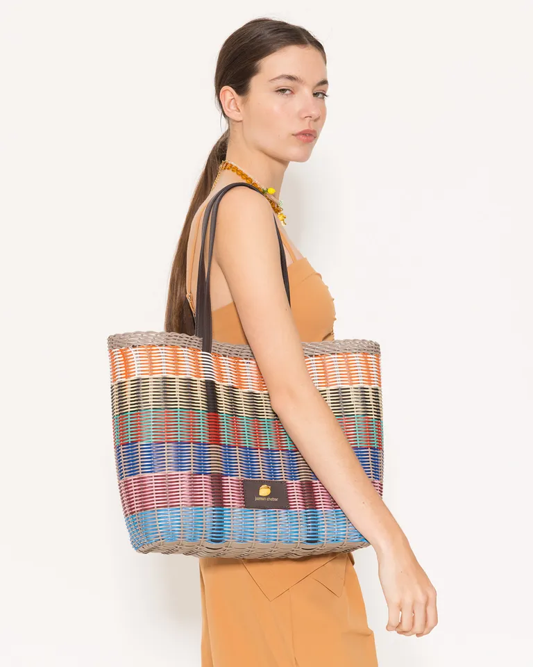 Bolso de mano artesanal tejido con detalles en cuero de Jazmin Chebar en Bolsos y Carteras para argentina