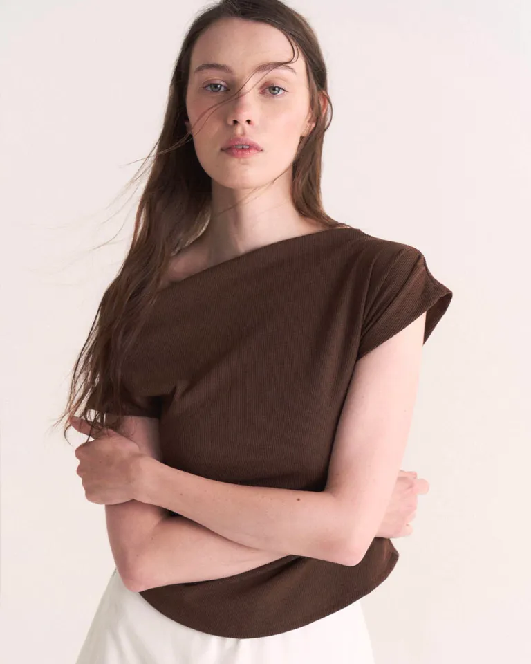 Top asimétrico de manga corta con detalles de frunces laterales de Sky en Tops para argentina