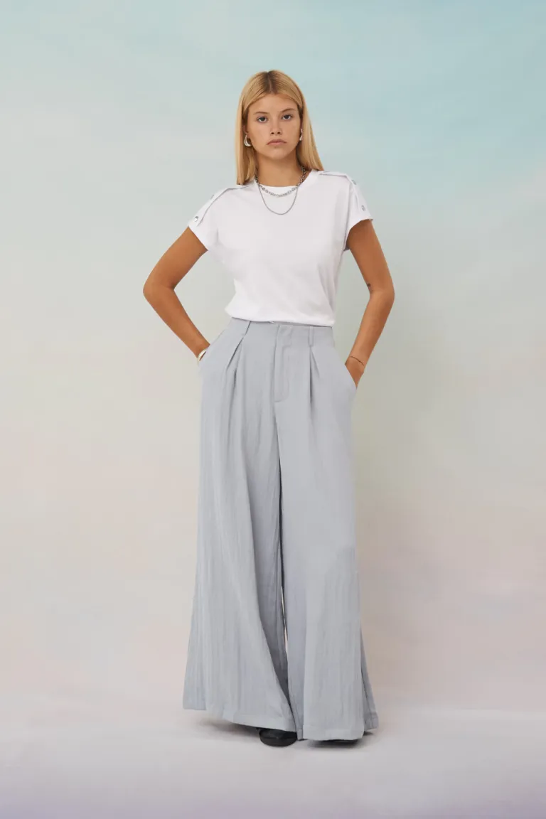 Pantalón ancho y versátil de corte elegante para mujer en color gris de Apricot en Pantalones para argentina