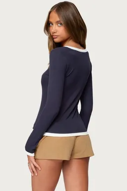 Top henley capas contrastantes de Edikted en Tops para argentina