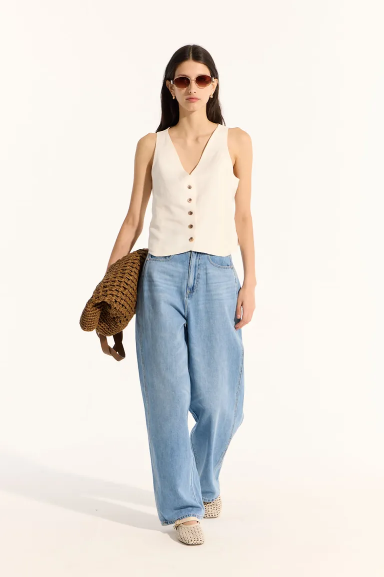 Chaleco de lino viscosa blanco, escote en v, con detalle elástico en la espalda de Portsaid en Chalecos para argentina