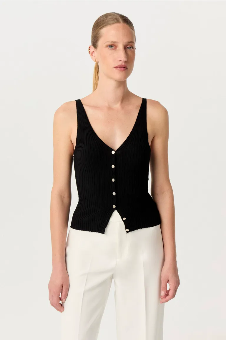 Top tejido en punto acanalado ancho con doble escote en V y botones metálicos al frente de Markova en Tops para argentina