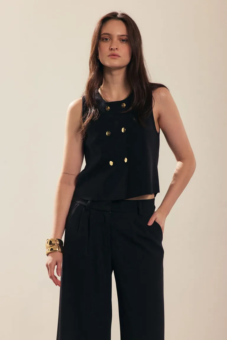 Chaleco tejido estilo sastre de escote redondo y cruzado con detalles metálicos de Portsaid en Chalecos para argentina