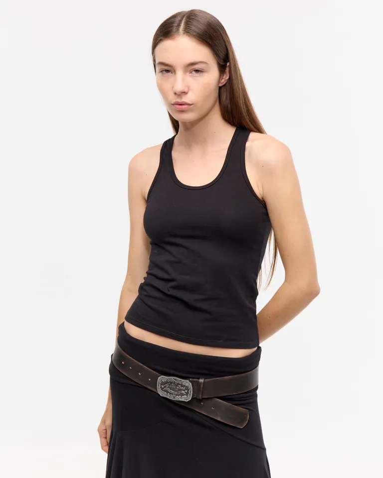 Musculosa escotada de calce entallado con cuello redondo de Ay Not Dead en Tops para argentina