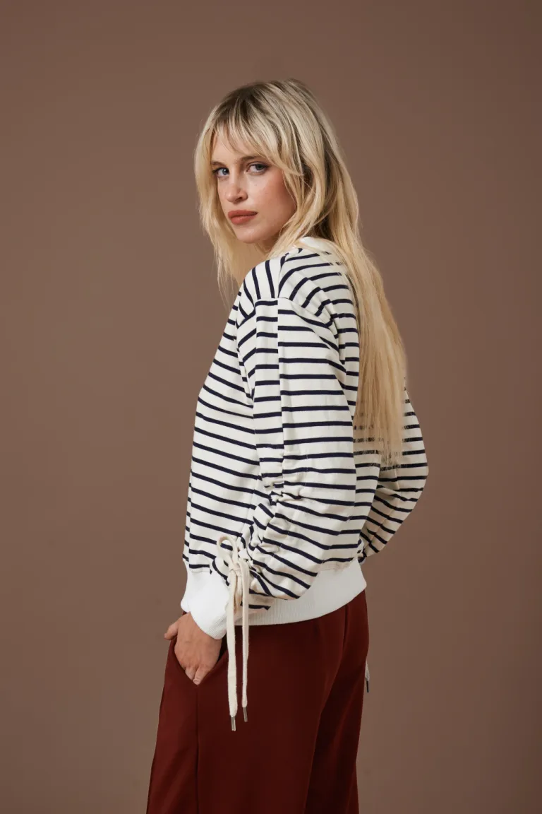 Buzo a rayas blanco y negro con mangas largas para mujer de Apricot en Buzos y Sweaters para argentina