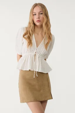 Blusa vaporosa con encaje de Stradivarius en Blusas para argentina