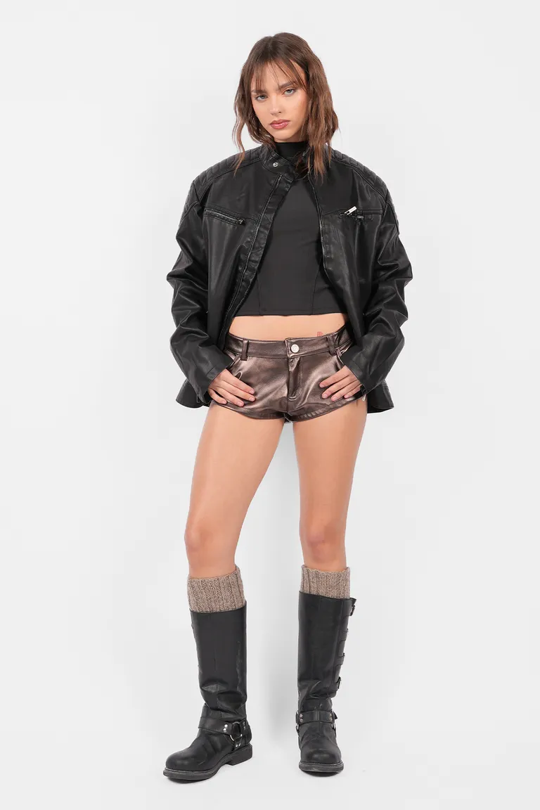 Shorts de cuerina metalizada con detalles de bolsillos y cartera con cierre de Top White en Shorts para argentina