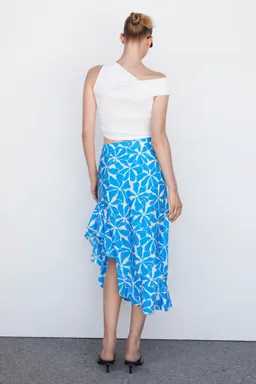 Falda asimétrica estampada de Mango en Faldas para argentina