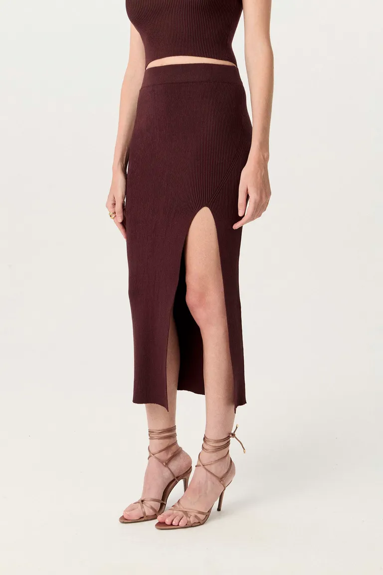 Pollera tubo acanalada tiro alto con tajo lateral y largo midi de Markova en Faldas para argentina