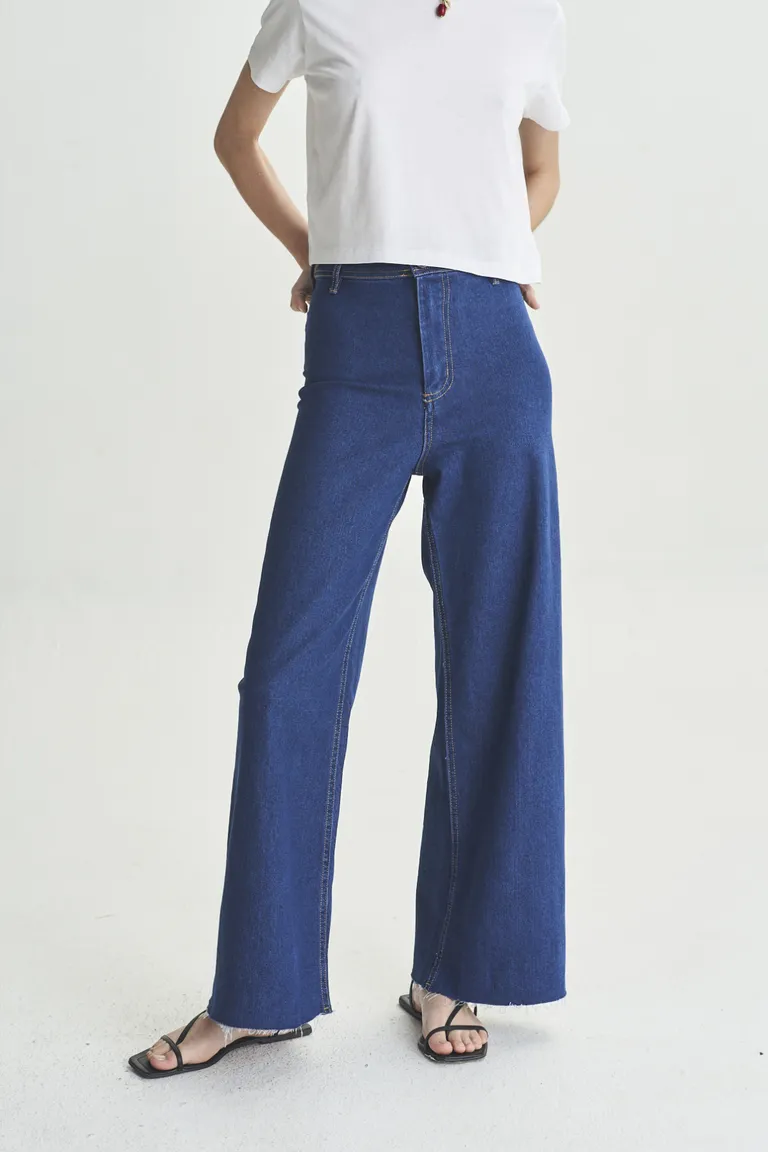 Pantalones de mezclilla de pierna ancha para mujer de Akiabara en Pantalones para argentina