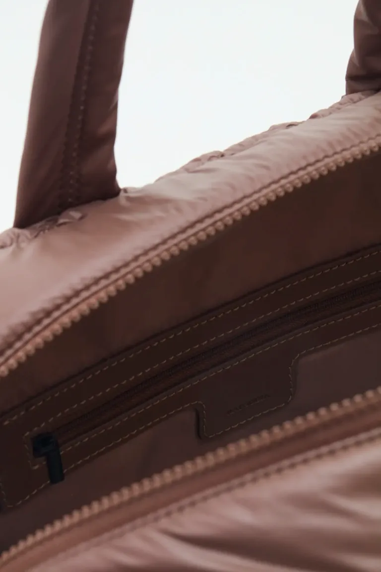 Bolso matelassé con compartimentos y correa desmontable - Versatilidad y estilo de Rapsodia en Bolsos y Carteras para argentina