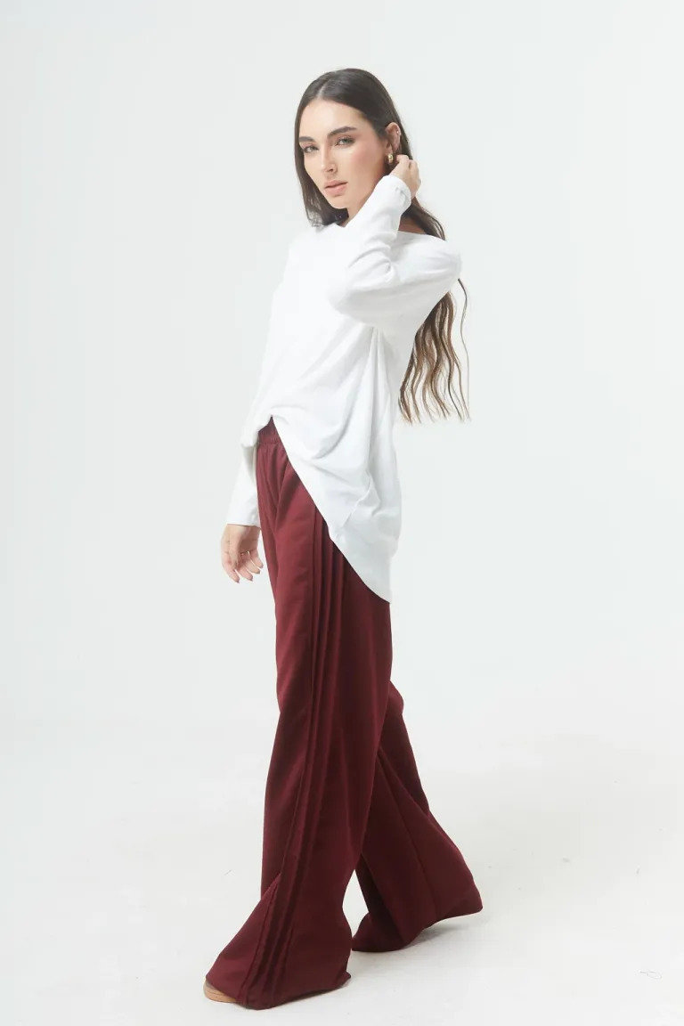 Remera de manga larga en diseño básico y amplio, una pieza fundamental para el armario femenino de Belle en Remeras para argentina