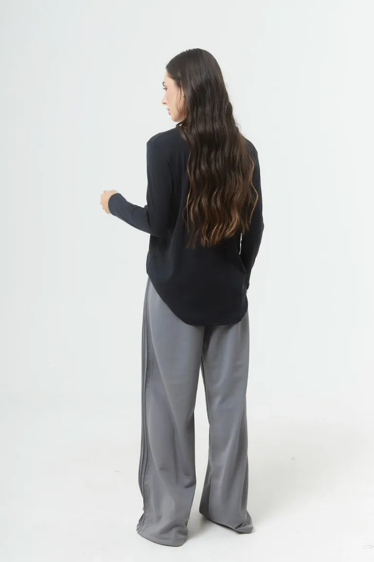 Remera de manga larga en diseño básico y amplio, una pieza fundamental para el armario femenino de Belle en Remeras para argentina