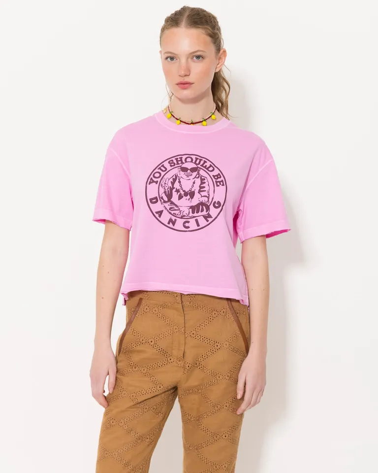 Remera de corte holgado con estampa y logo bordado de Jazmin Chebar en Remeras para argentina