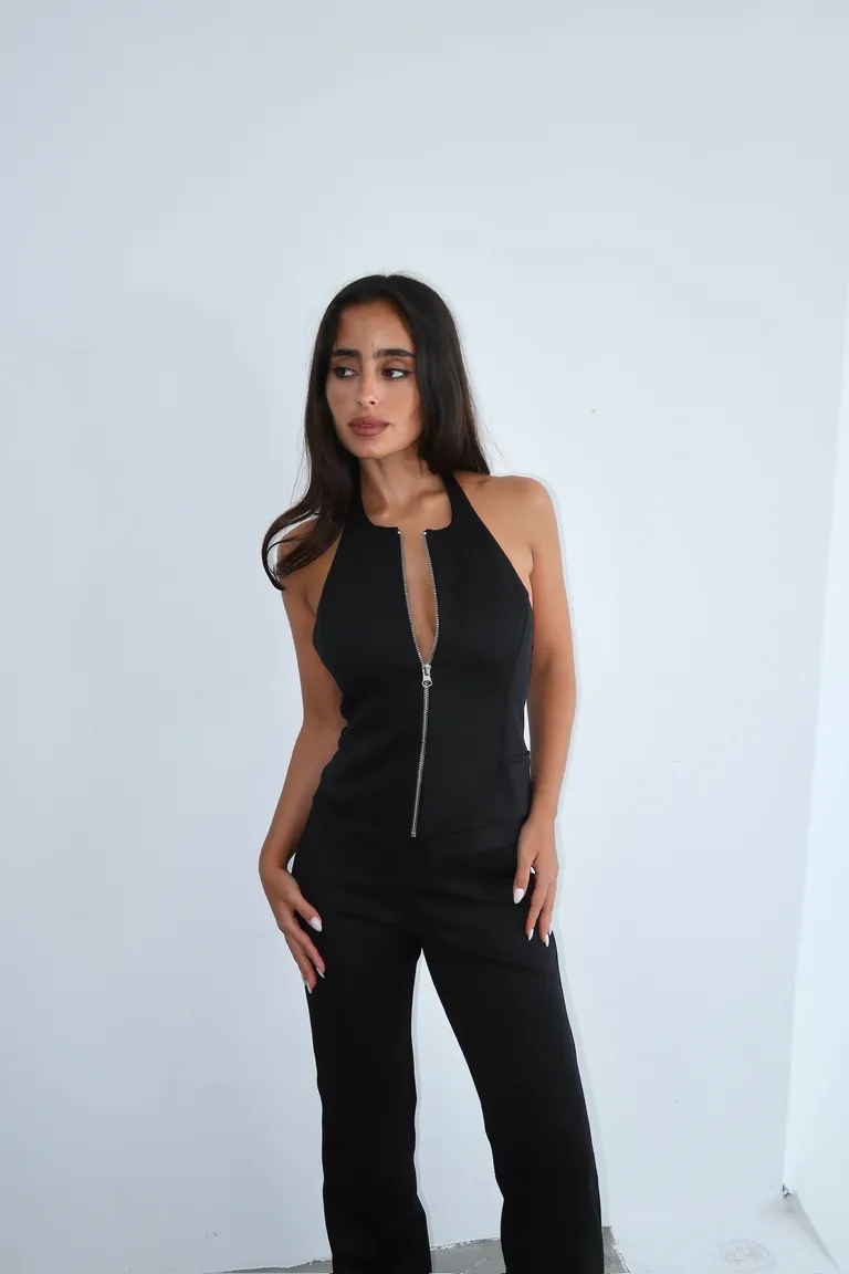 Top de punto con cierre metálico, elegante y versátil para toda ocasión de Naíma en Tops para argentina