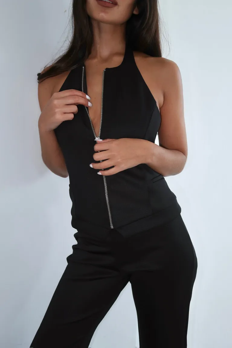 Top de punto con cierre metálico, elegante y versátil para toda ocasión de Naíma en Tops para argentina