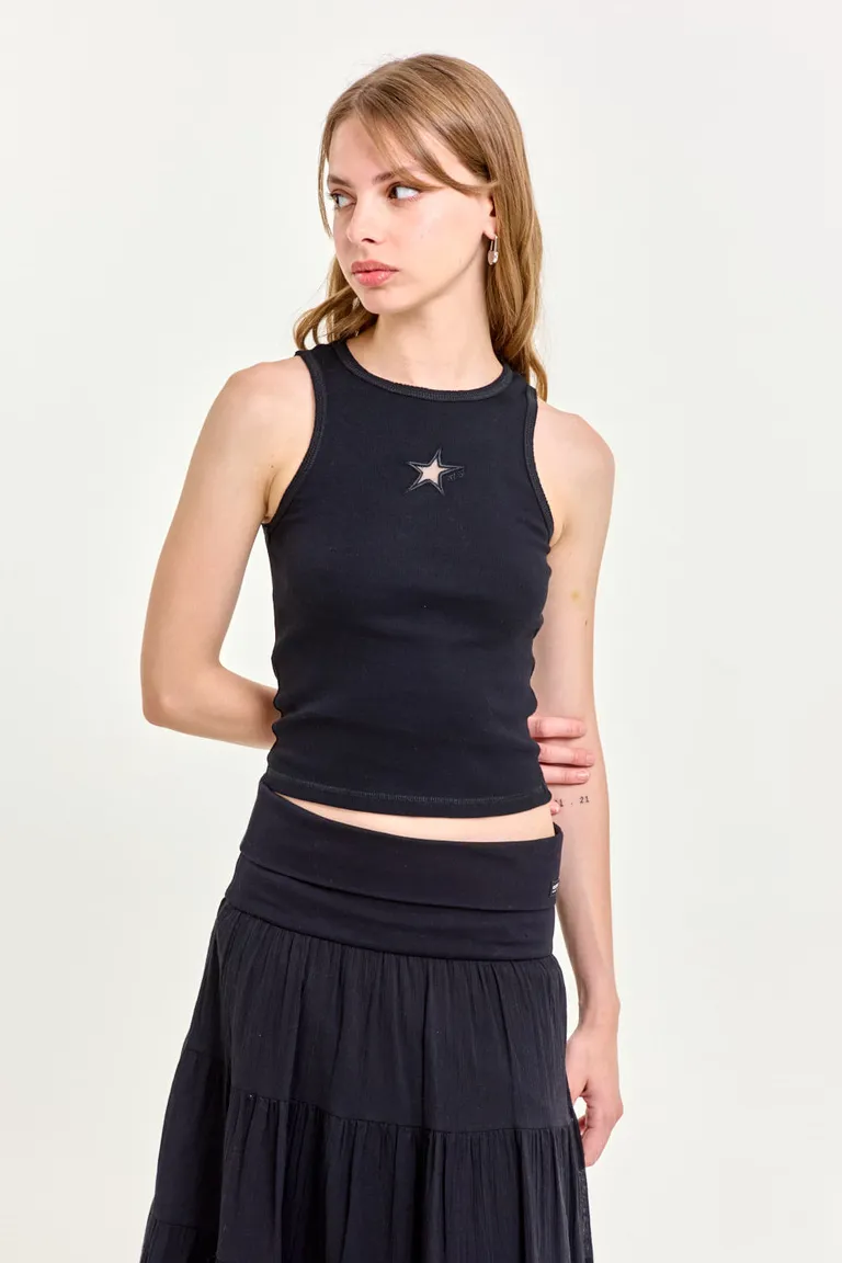 Top negro con bordado de microtul, un básico con estilo para tu clóset de 47 Street en Tops para argentina