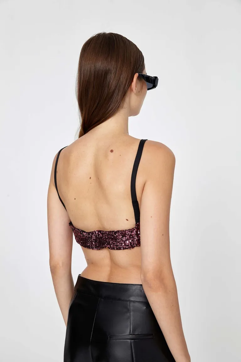 Top corpiño con lentejuelas escote V y breteles regulables de Naíma en Tops para argentina