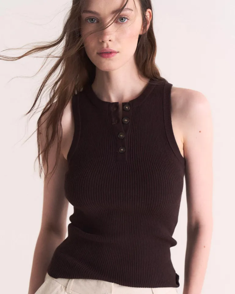 Top con escote redondo y cuatro botones decorativos de diseño minimalista de Sky en Tops para argentina