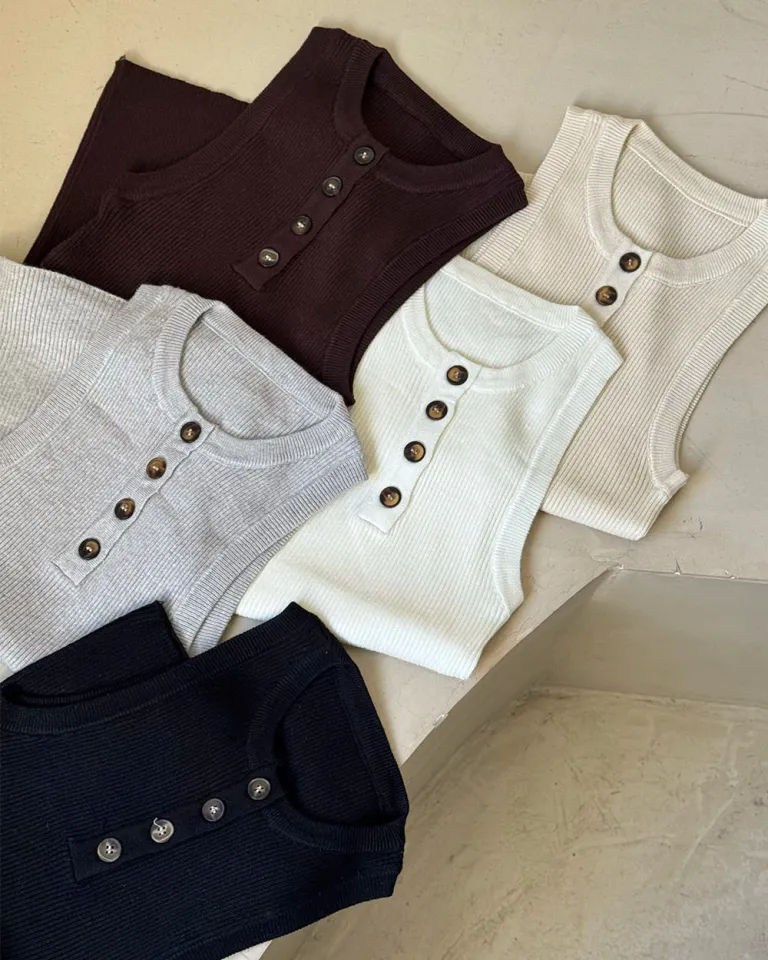 Top con escote redondo y cuatro botones decorativos de diseño minimalista de Sky en Tops para argentina