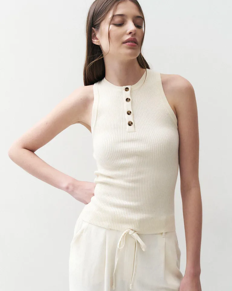 Top con escote redondo y cuatro botones decorativos de diseño minimalista de Sky en Tops para argentina