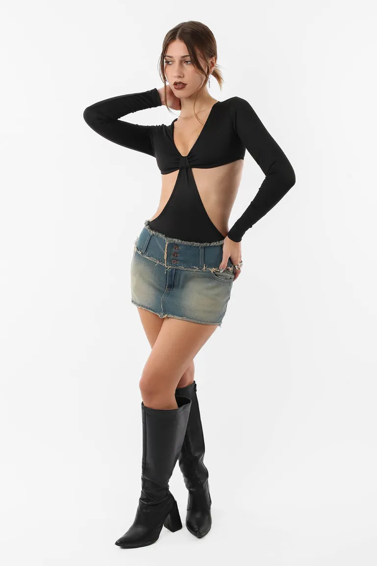 Body manga larga con escote profundo y recortes laterales con detalle de nudo en el frente de Top White en Bodies para argentina