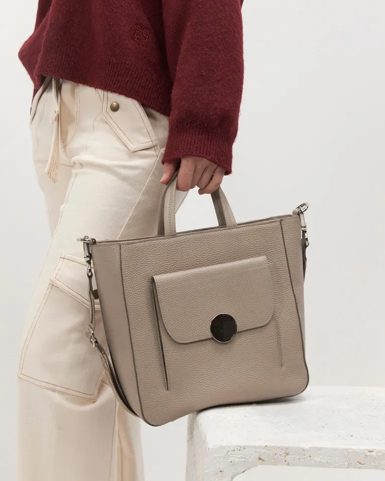 Sofisticado shopper de cuero graneado con herraje en níquel de Prüne en Bolsos y Carteras para argentina