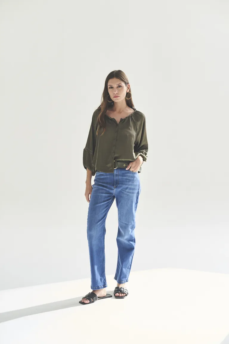 Blusa verde de manga abullonada con cuello en V de Akiabara en Blusas para argentina