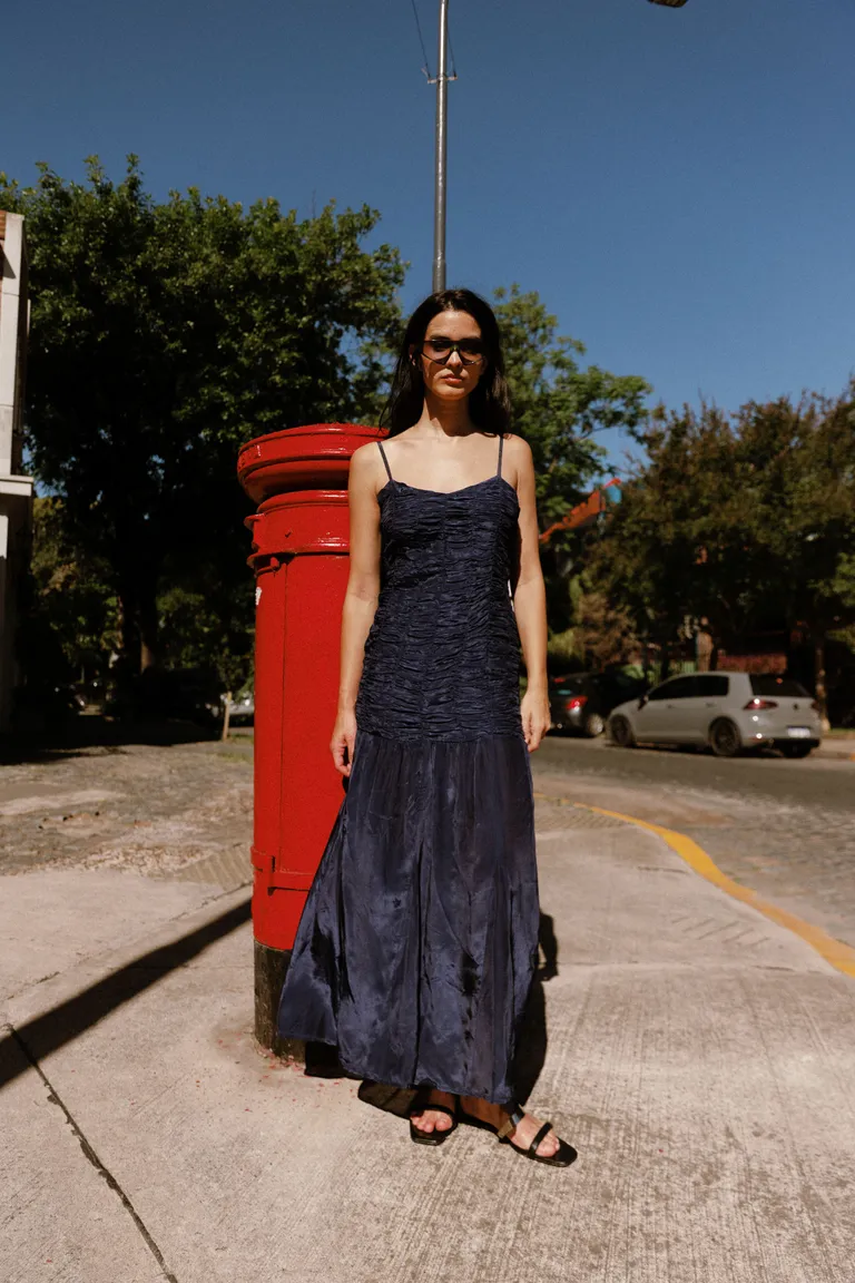 Vestido azul de crepe y viscosa con frunces y transparencias de Maria Cher en Vestidos para argentina