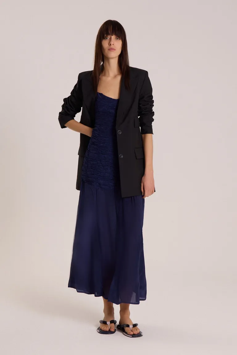 Vestido azul de crepe y viscosa con frunces y transparencias de Maria Cher en Vestidos para argentina