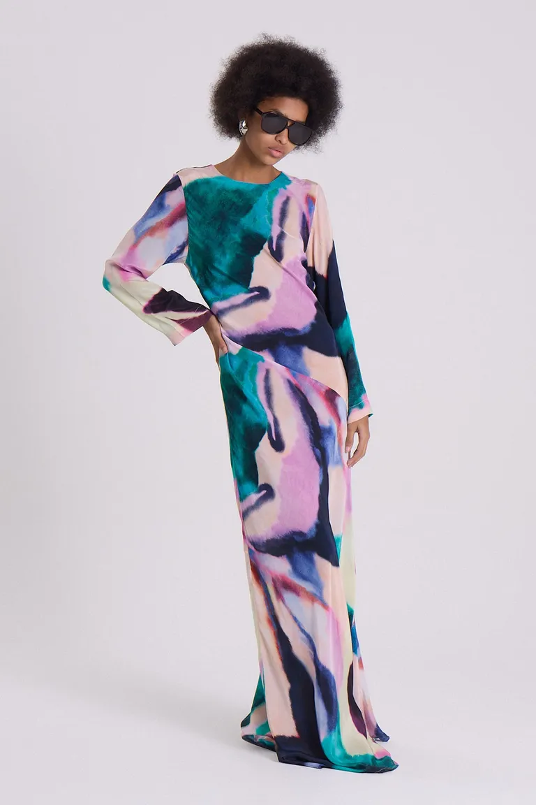 Vestido largo de manga larga con estampado abstracto y vibrante de Maria Cher en Vestidos para argentina