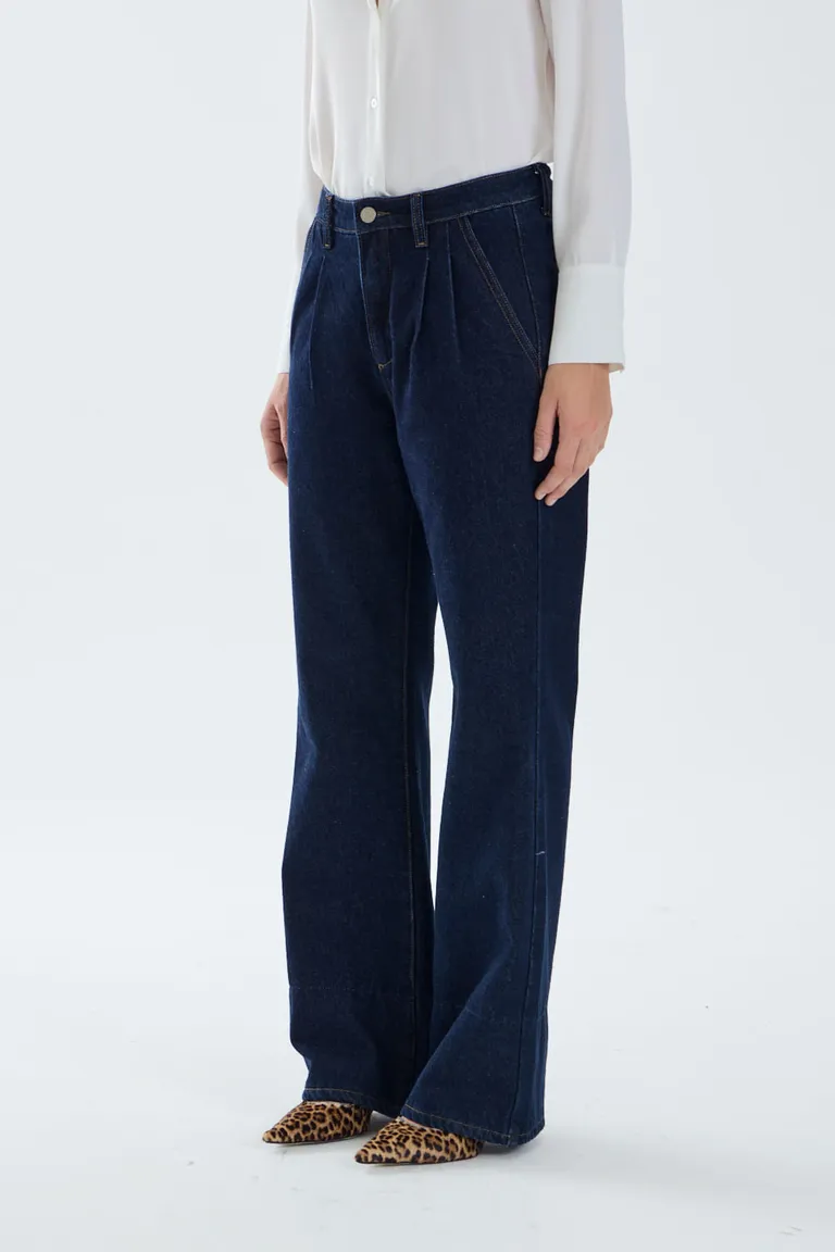 Pantalon de corte recto con pinzas delanteras y detalles sastreros en la cintura y bolsillos de Portsaid en Pantalones para argentina