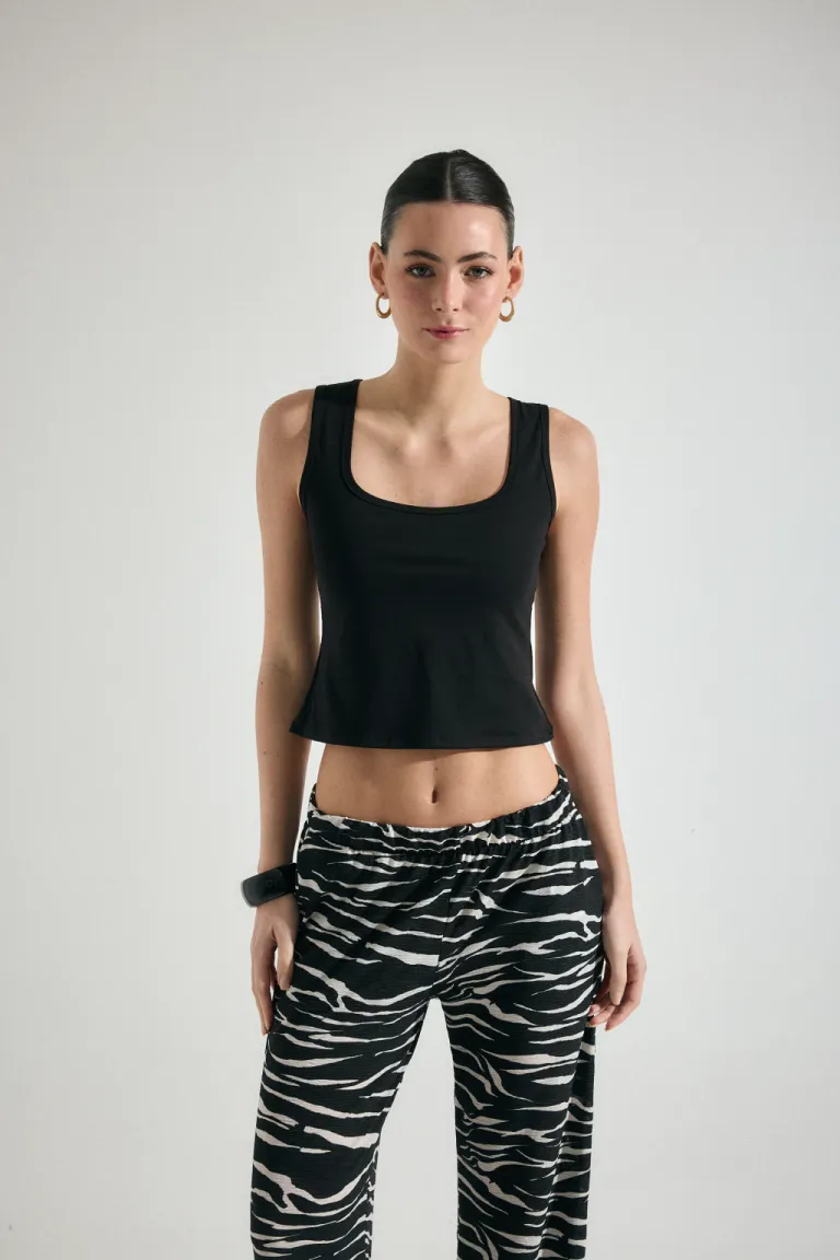 Musculosa básica de algodón y lycra con tirantes anchos de Audaz en Tops para argentina