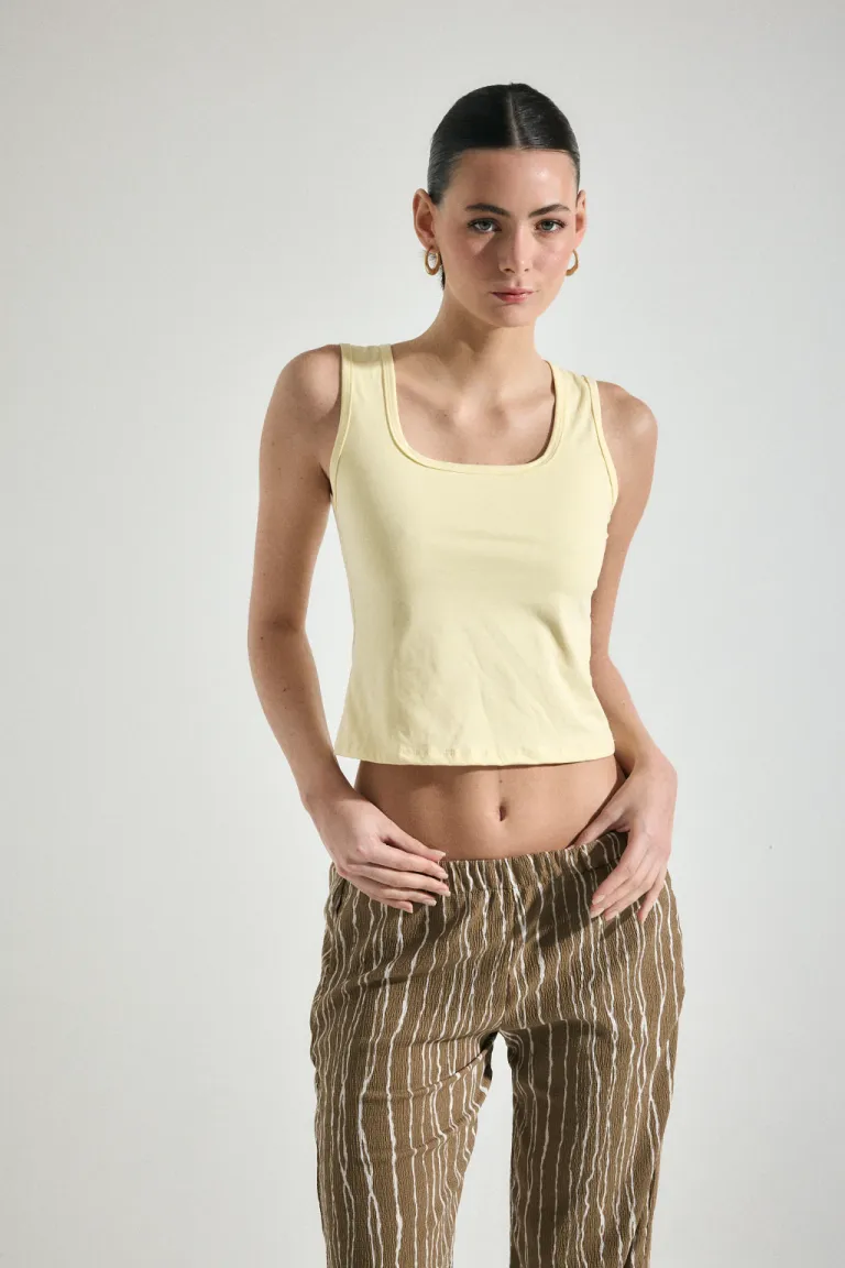 Musculosa básica de algodón y lycra con tirantes anchos de Audaz en Tops para argentina