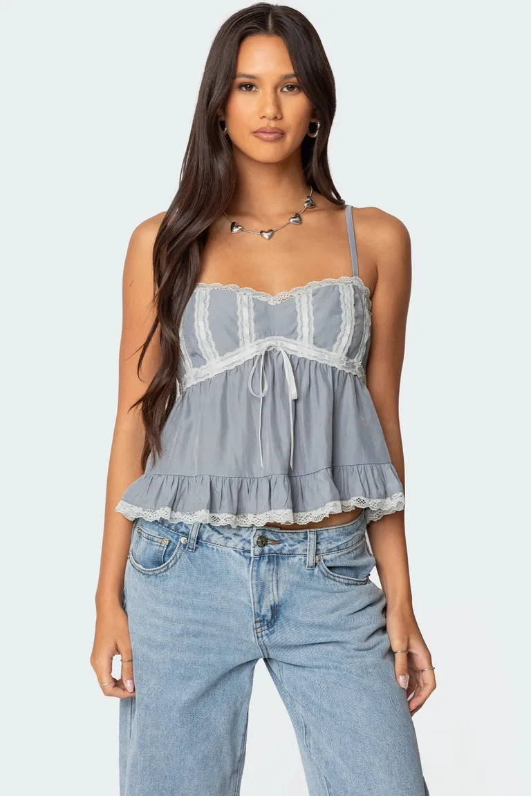 Musculosa babydoll con encaje de Edikted en Tops para argentina