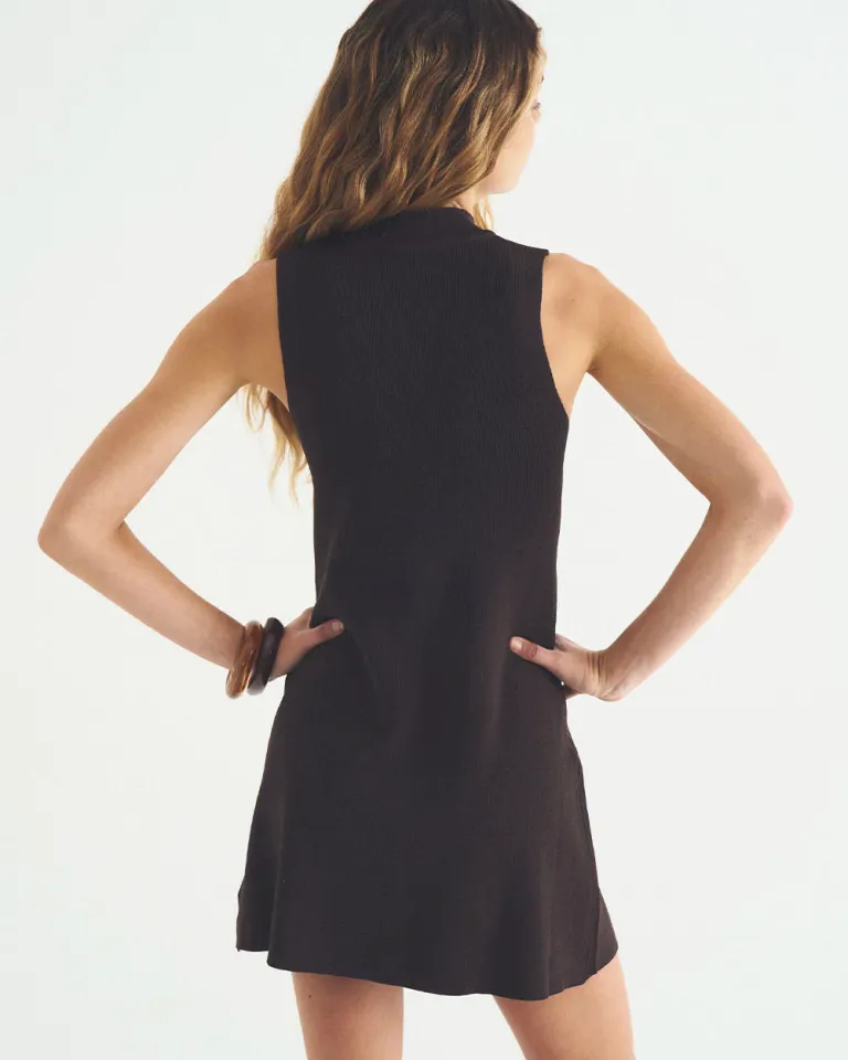 Vestido negro corto sin mangas de línea sencilla y elegante de Sky en Vestidos para argentina