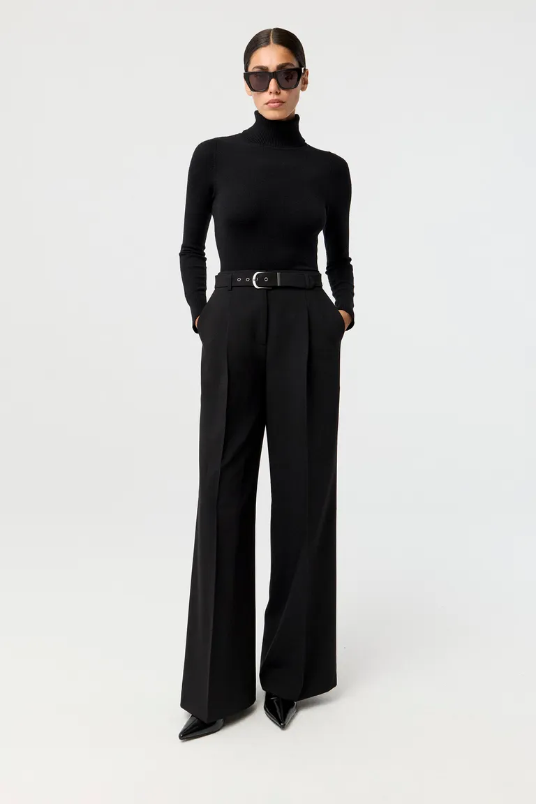 Pantalón sastrero de tiro alto con pierna ancha y cinturón con hebilla metálica de Markova en Pantalones para argentina