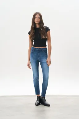 Jean denim pantalón chupín de Magda en Pantalones para argentina
