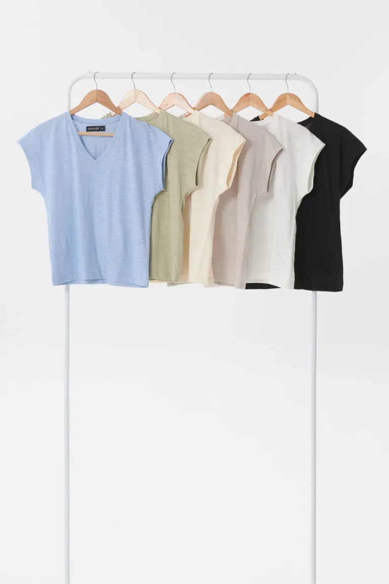 Remera básica de algodón en color celeste para mujer de Apricot en Remeras para argentina