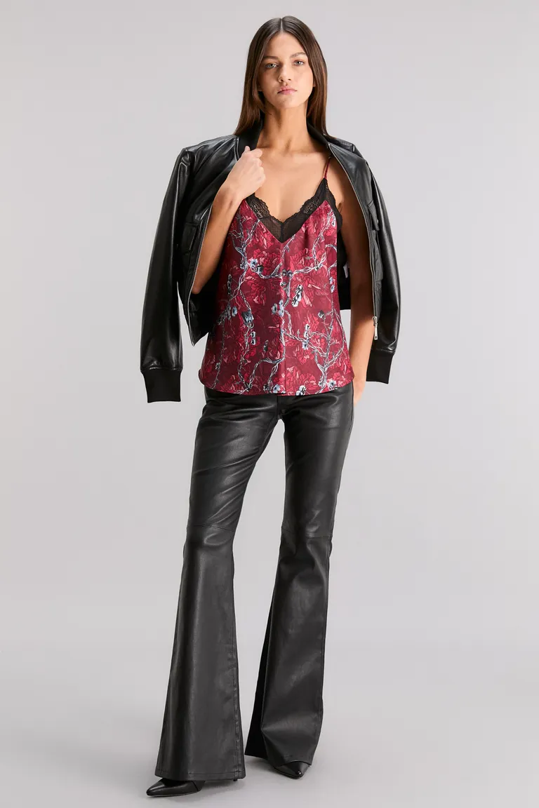 Top con estampado floral y escote en V - Ideal para cualquier ocasión de Kosiuko en Tops para argentina